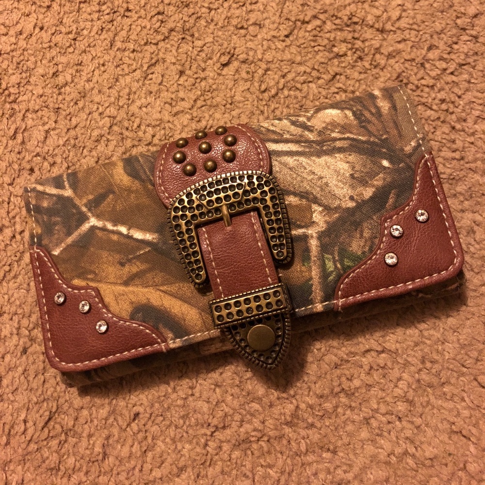 Camo wallet
